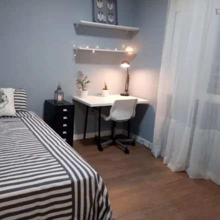 Rent this 4 bed room on Madrid in Calle Batalla de las Navas de Tolosa, 8