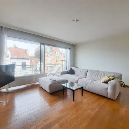 Rent this 2 bed apartment on Rue de la Vallée - Dalstraat 35 in 1050 Brussels, Belgium
