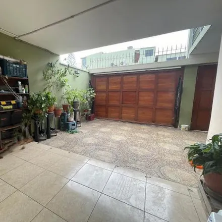 Buy this 6 bed house on Antunez de Mayolo in Pueblo Libre, Lima Metropolitan Area 15084