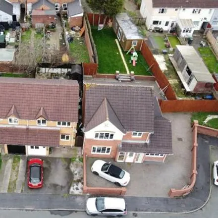 Image 3 - Isis Grove, Willenhall, WV13 1JD, United Kingdom - Duplex for sale