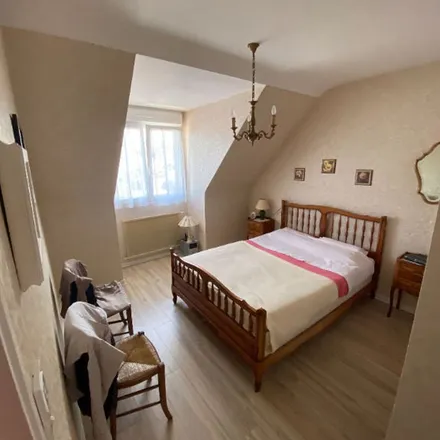 Rent this 5 bed apartment on Église Saint-Pierre in Place Saint-Pierre, 44470 Carquefou