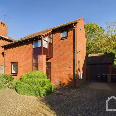 Rent this 3 bed house on 11 Pyxe Court in Fenny Stratford, MK7 7HR