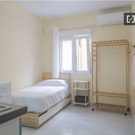 Rent this studio apartment on Madrid in Panadería Latina, Calle de Castilla