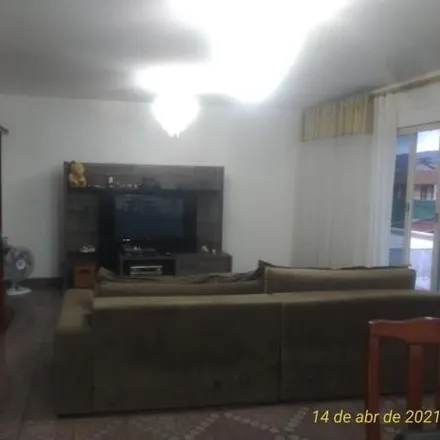 Buy this 3 bed house on Rua Nilo Garcia Alabarce in Jardim São Pedro, Mogi das Cruzes - SP