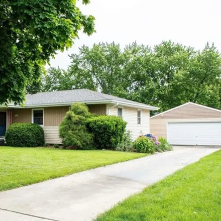 Buy this 3 bed house on 1110 Cedar River Drive in Waverly, IA 50677