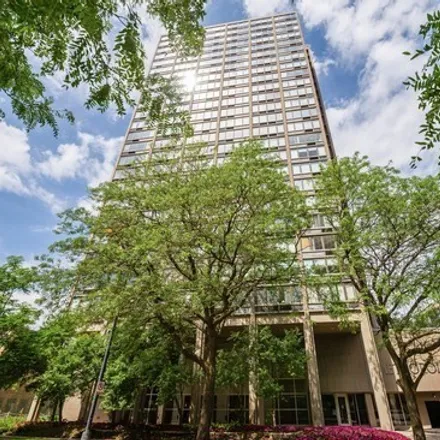 Rent this 1 bed condo on The Metropolitan in 5316-5348 North Sheridan Road, Chicago