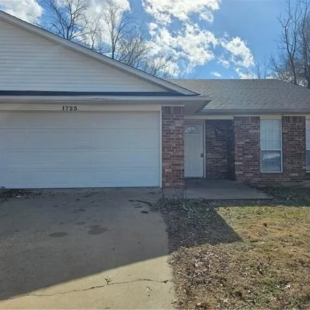 Rent this 2 bed house on 1721 South J Street in Rogers, AR 72756