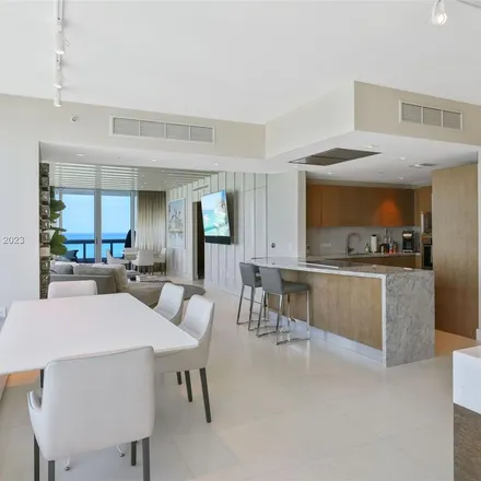 Image 2 - 6881 Collins Avenue, Atlantic Heights, Miami Beach, FL 33141, USA - Apartment for rent