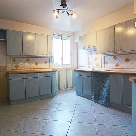 Rent this 4 bed apartment on 21 Cours Maréchal Foch in 40100 Dax, France