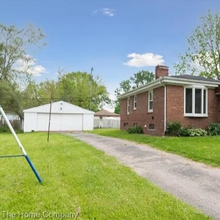 Rent this 2 bed house on 2332 Capitol Ave in Warren, Michigan