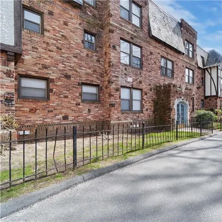 Buy this 2 bed condo on Townley Street in Hartford, CT 06105