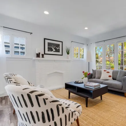 Image 3 - 531 North Poinsettia Place, Los Angeles, CA 90036, USA - Townhouse for sale