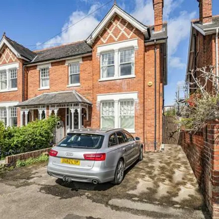 Buy this 5 bed duplex on 9 in 11 South View Avenue, Reading