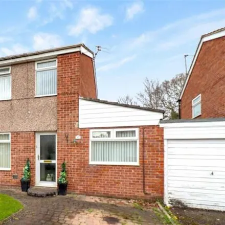 Buy this 3 bed duplex on Dearnford Avenue in Bromborough, CH62 6EW