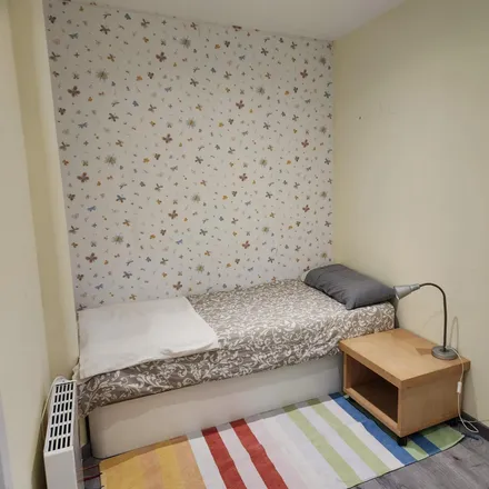Rent this 3 bed room on Carrer de l'Artesania in 162, 08042 Barcelona