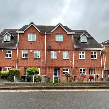 Rent this 4 bed townhouse on Hurst Lane in Tipton, DY4 9AT