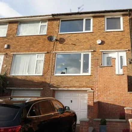 Rent this 3 bed duplex on Sandstone Avenue in Sheffield, S9 1AL
