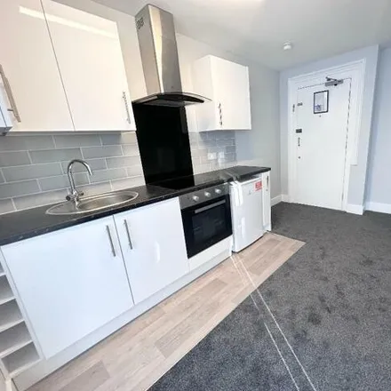 Image 3 - The Approach, Broom Hill, London, BR6 0AB, United Kingdom - Apartment for rent