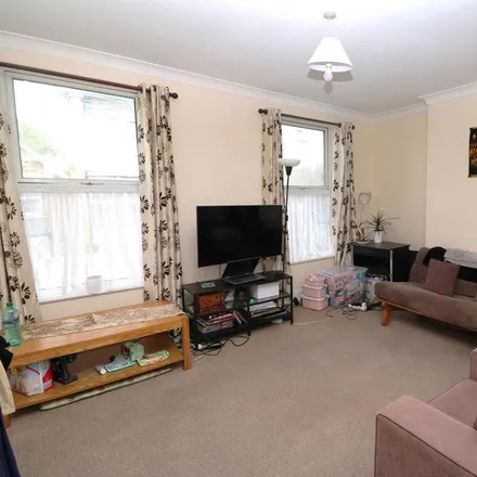 Rent this 1 bed apartment on Park Ridings in London, N8 0LB