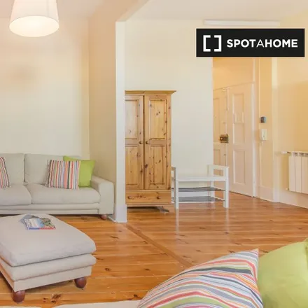 Rent this 3 bed apartment on Rua de Sapadores 95 in 97, 99