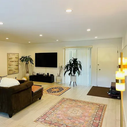 Rent this 1 bed room on Garfield School in Colorado Avenue, Santa Monica
