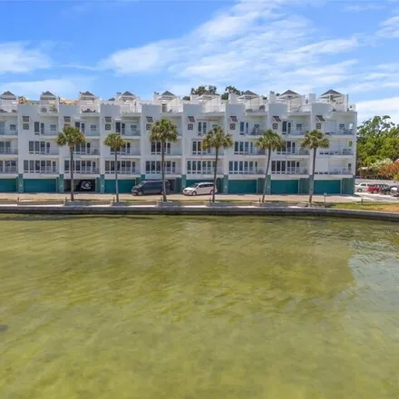 Buy this 2 bed condo on 5014 Bayshore Boulevard in Tampa, FL 33611