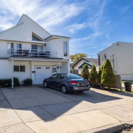 Rent this 3 bed apartment on 314 East Hudson Street in City of Long Beach, NY 11561