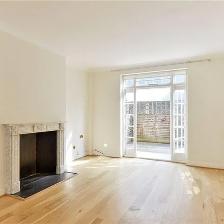 Rent this 4 bed apartment on Auriens in 2 Dovehouse Street, London