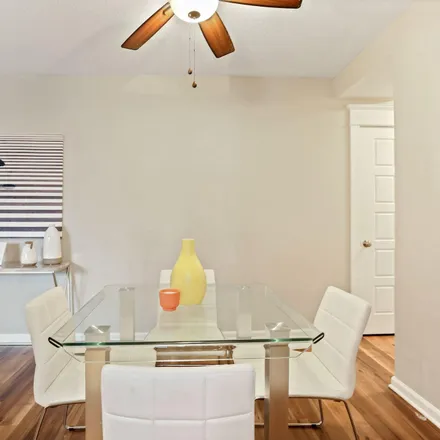 Image 3 - Wentworth Place, 3515 Washington Boulevard, Arlington, VA 22213, USA - Condo for sale