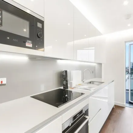 Image 2 - Kennedy Building, 1 Lanchester Way, Nine Elms, London, SW11 7DD, United Kingdom - Apartment for rent