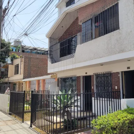 Buy this studio house on Institución Educativa San Vicente in Avenida El Retablo 520, Comas