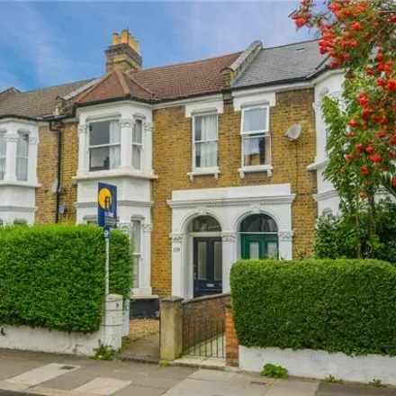 Rent this 3 bed apartment on Greenside Primary School in Westville Road, London