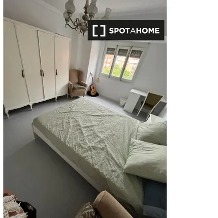 Rent this 3 bed room on Carrer del Marí Blas de Lezo in 30, 46011 Valencia