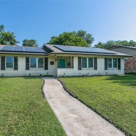 Buy this 4 bed house on 8943 Undercliff Dr in Dallas, Texas