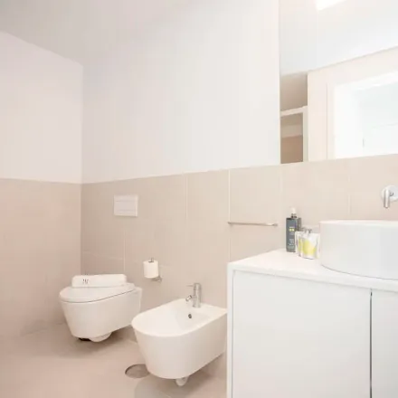 Rent this 2 bed apartment on Rua de João das Regras 321 in 4000-291 Porto, Portugal