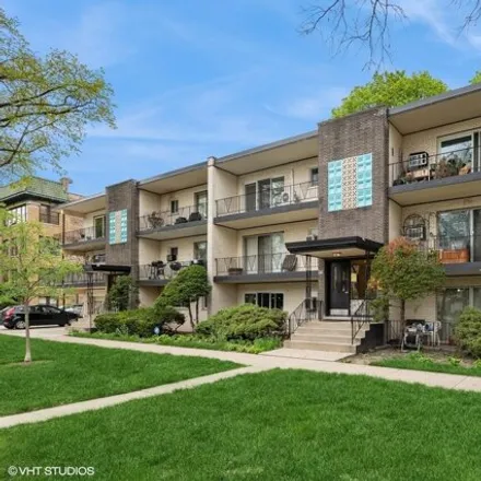 Buy this 2 bed condo on 409 South Elmwood Avenue in Oak Park, IL 60302