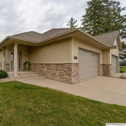 Buy this 4 bed townhouse on unnamed road in Mason City, IA 50401
