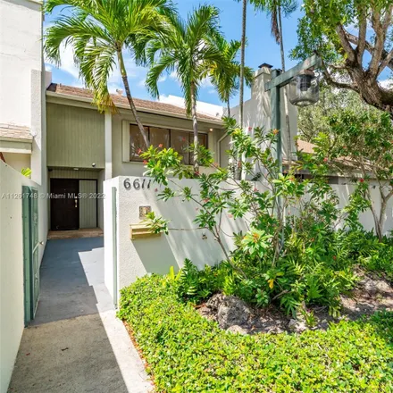 Image 2 - 6611 Southwest 72nd Street, South Miami, FL 33143, USA - Townhouse for sale