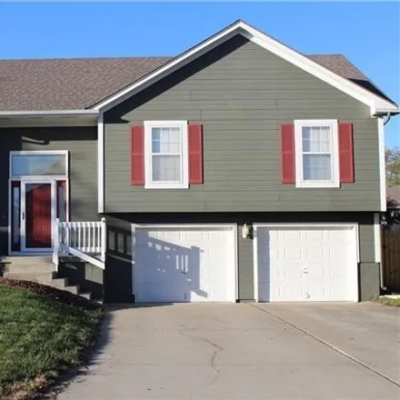 Buy this 3 bed house on 832 Southeast 13th Terrace in Lee's Summit, MO 64081