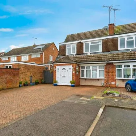 Buy this 3 bed duplex on Turnpike Drive in Luton, LU3 3RG