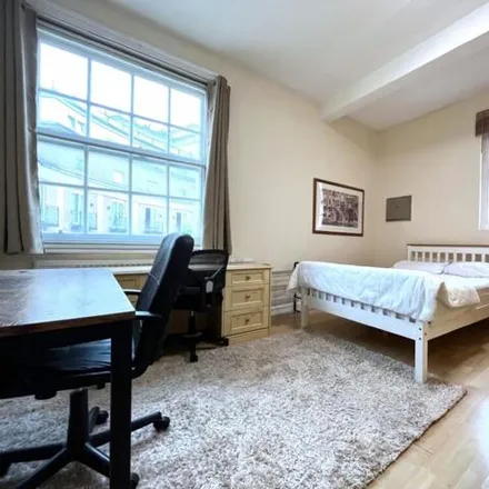 Rent this 2 bed apartment on Hanover Gate Mansions in Park Road, London