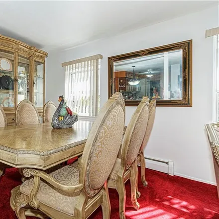 Image 5 - 1020 East 81st Street, New York, NY 11236, USA - Townhouse for sale