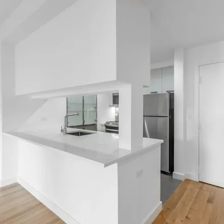 Image 3 - 501 E 74 St, New York, NY, USA - Apartment for rent