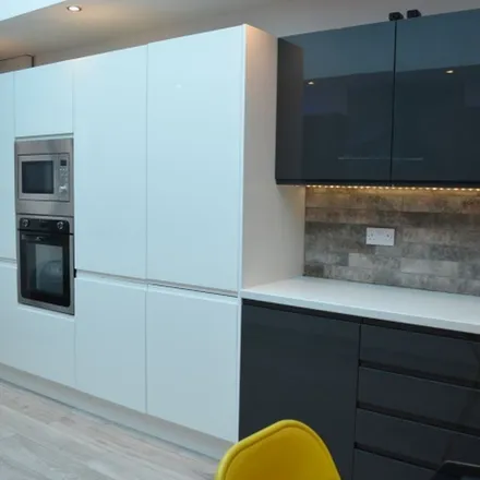 Rent this 5 bed apartment on Tiverton Road in Queensbury, London
