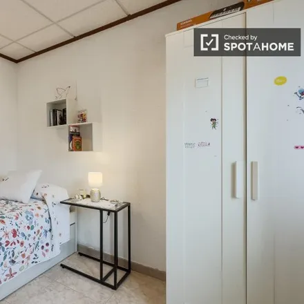 Rent this 2 bed room on Bemen-3 in Carrer d'Amilcar, 08001 Barcelona
