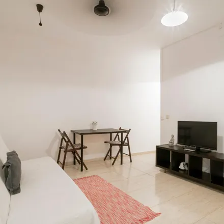 Image 4 - Carrer de la Lluna, 28, 08001 Barcelona, Spain - Room for rent