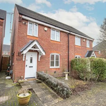 Buy this 3 bed duplex on Russell Close in Uttoxeter, ST14 8HZ