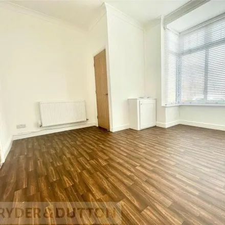 Image 3 - Carnaby Street, Manchester, M9 4FL, United Kingdom - Townhouse for rent