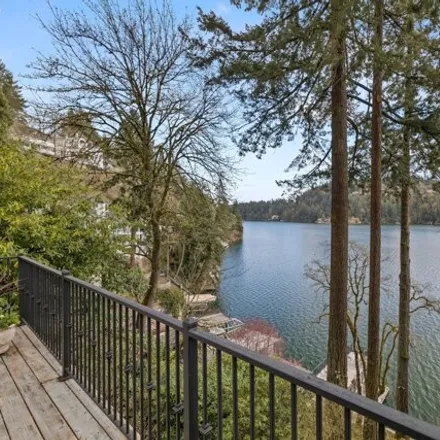 Image 4 - 2430 Summit Court, Lake Oswego, OR 97034, USA - House for sale