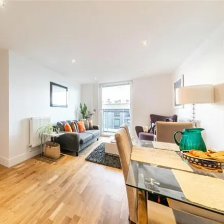 Rent this 3 bed room on Jubilee Court in 8 Wood Wharf, London
